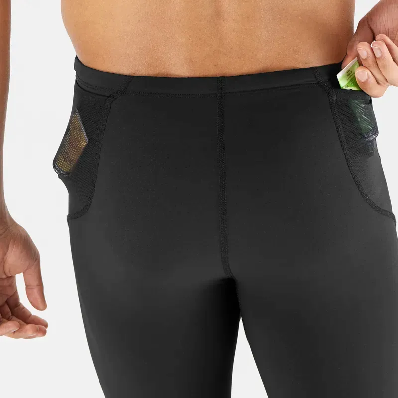 Close-up of the Salomon Sense Aero Tight LC1826900 mesh side pockets holding running gels.