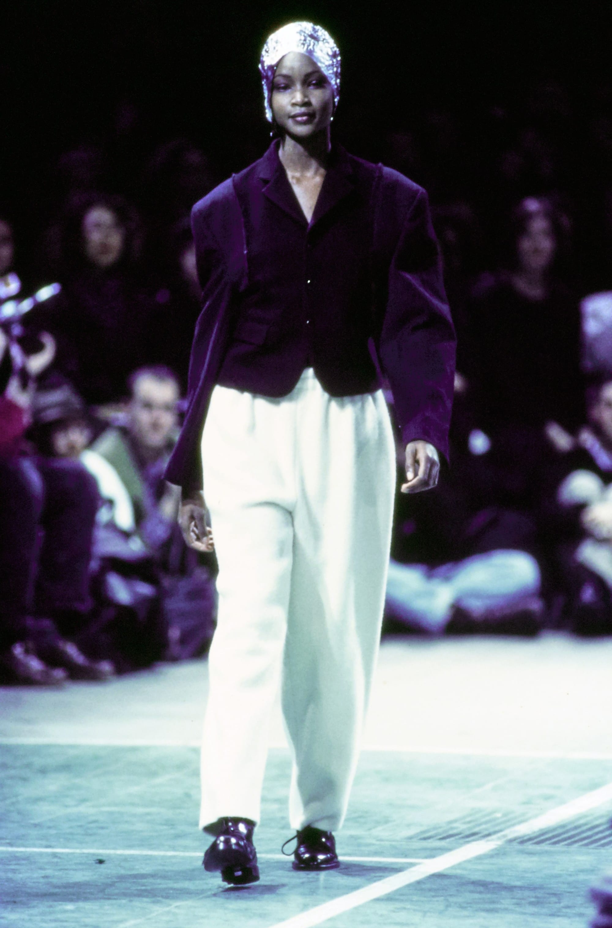 Comme des Garçons Fall 1993 Ready-to-Wear runway look 19: dark jacket with wide white trousers.
