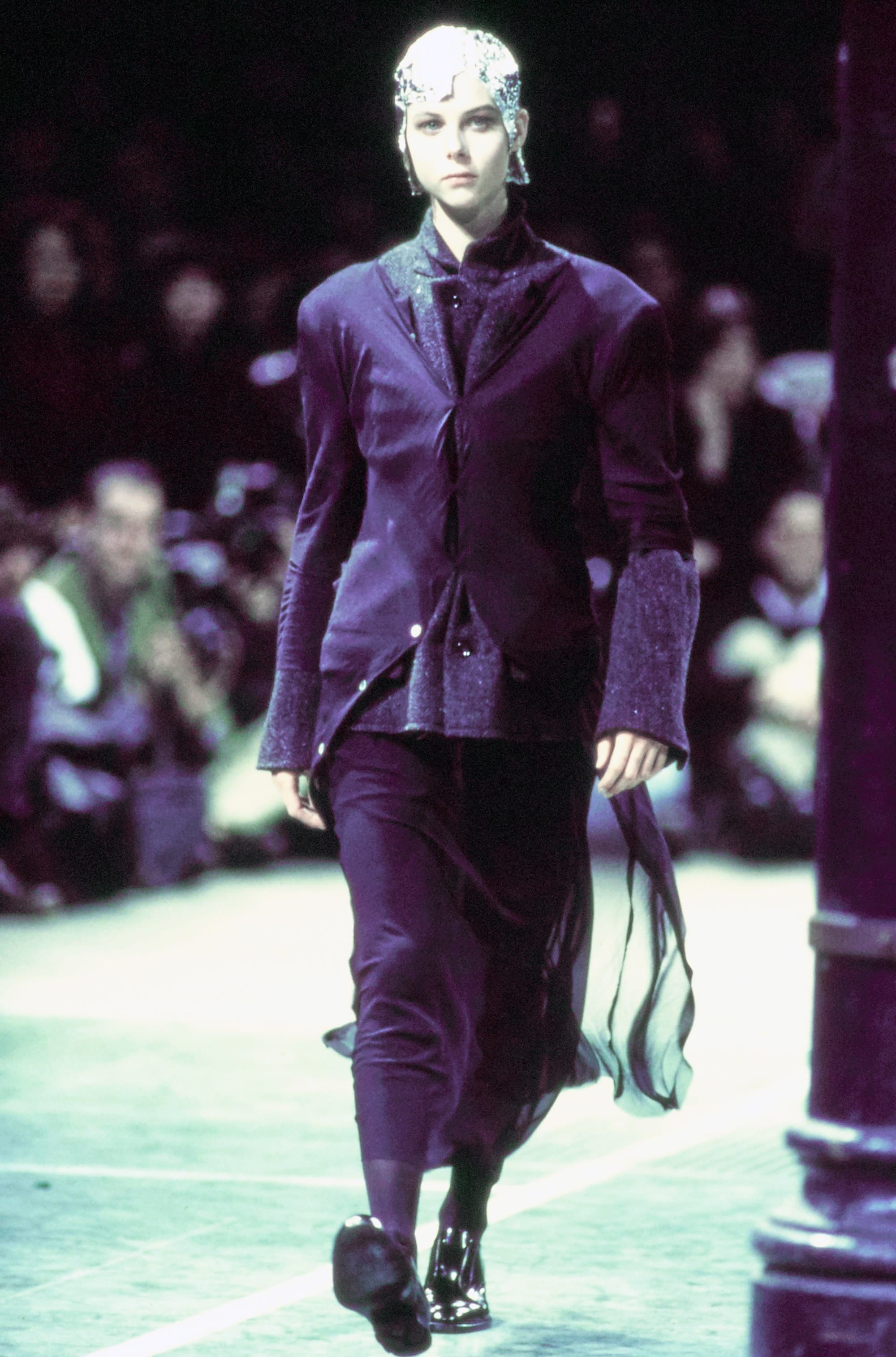 Comme des Garçons Fall 1993 Ready-to-Wear runway look 23: dark structured jacket with an asymmetric dark skirt.