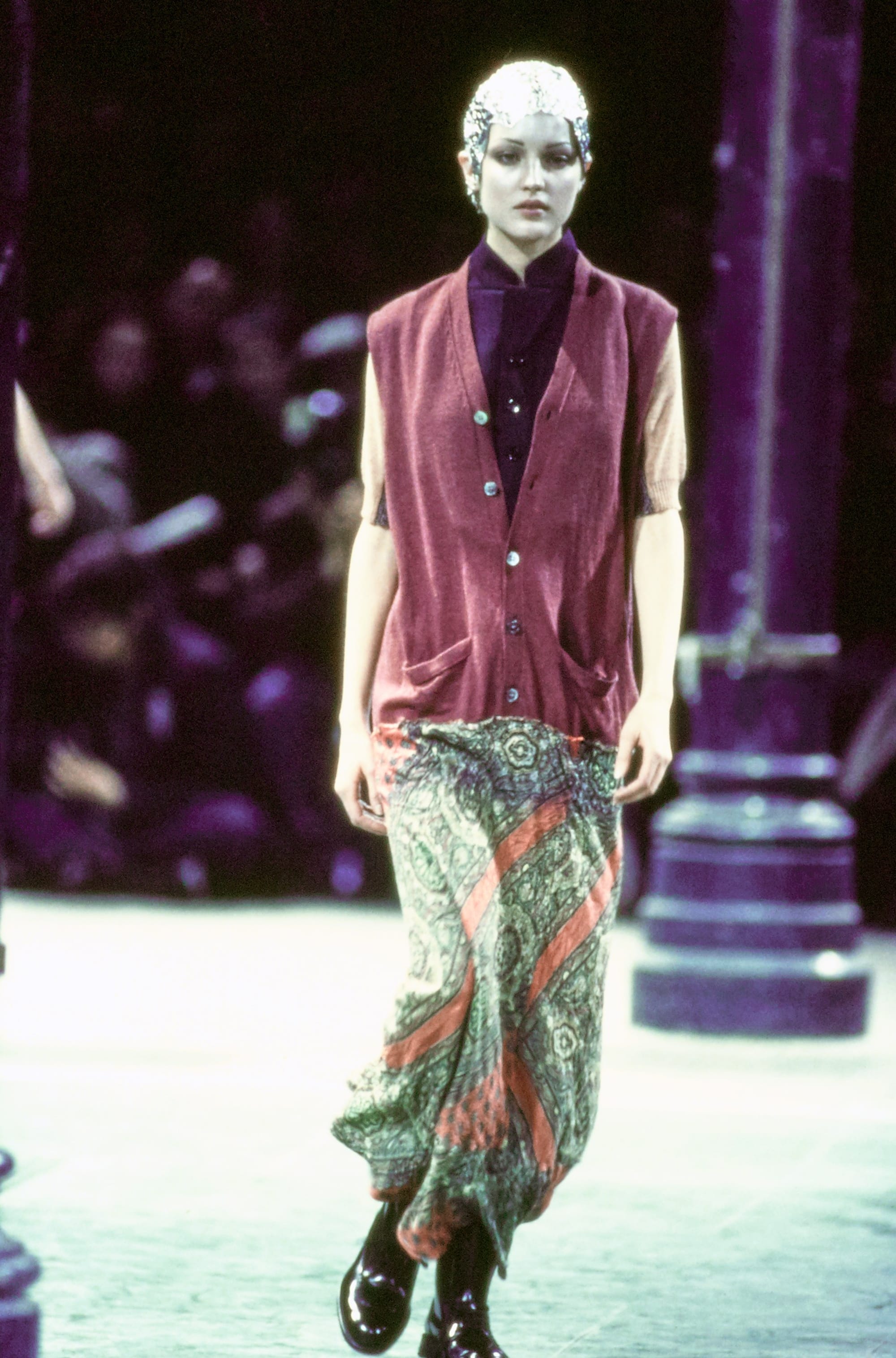 Comme des Garçons Fall 1993 Ready-to-Wear runway look 24: burgundy jacket over patterned green trousers.