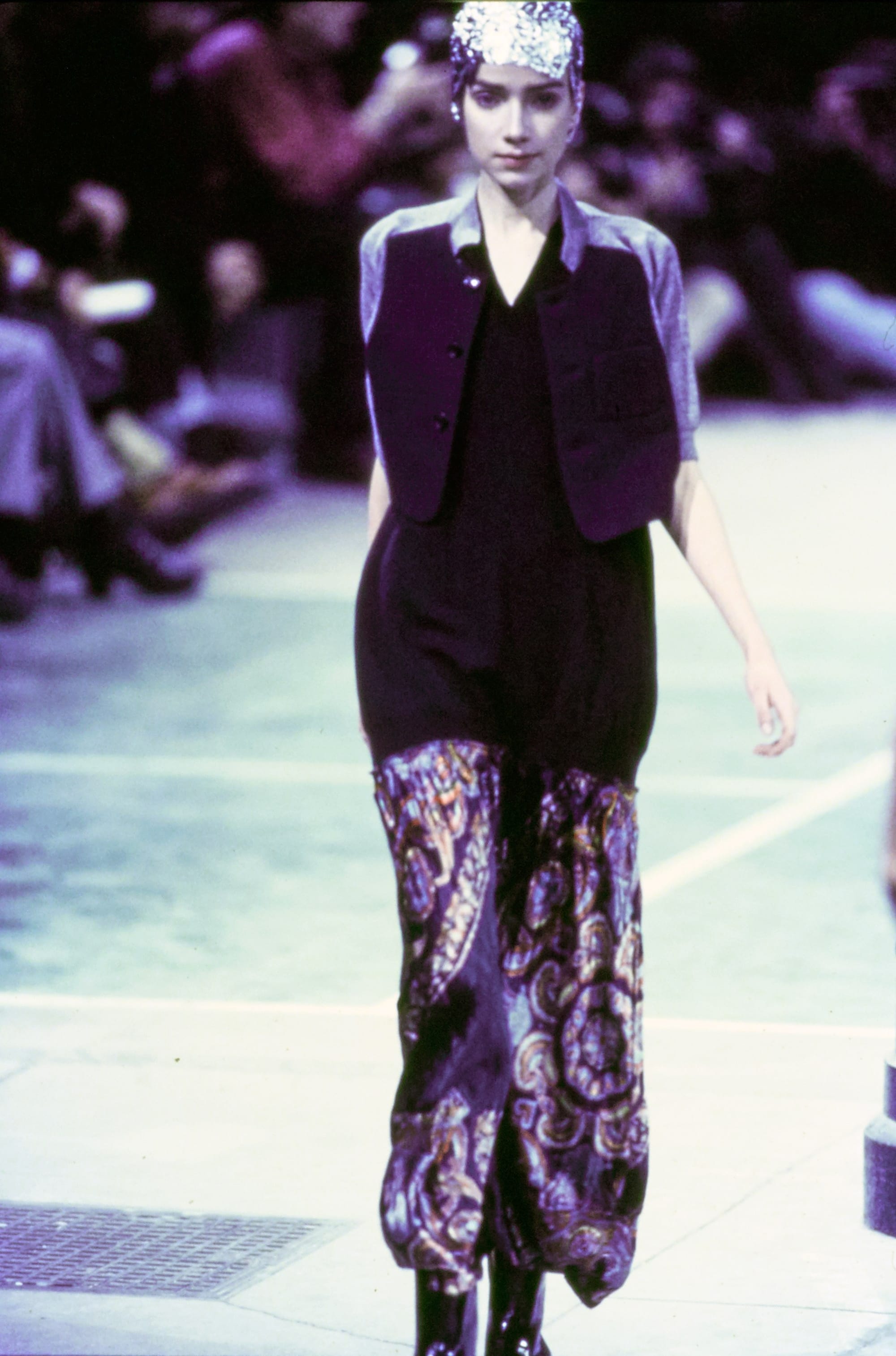 Comme des Garçons Fall 1993 Ready-to-Wear runway look 25: black cropped jacket with patterned flared trousers.