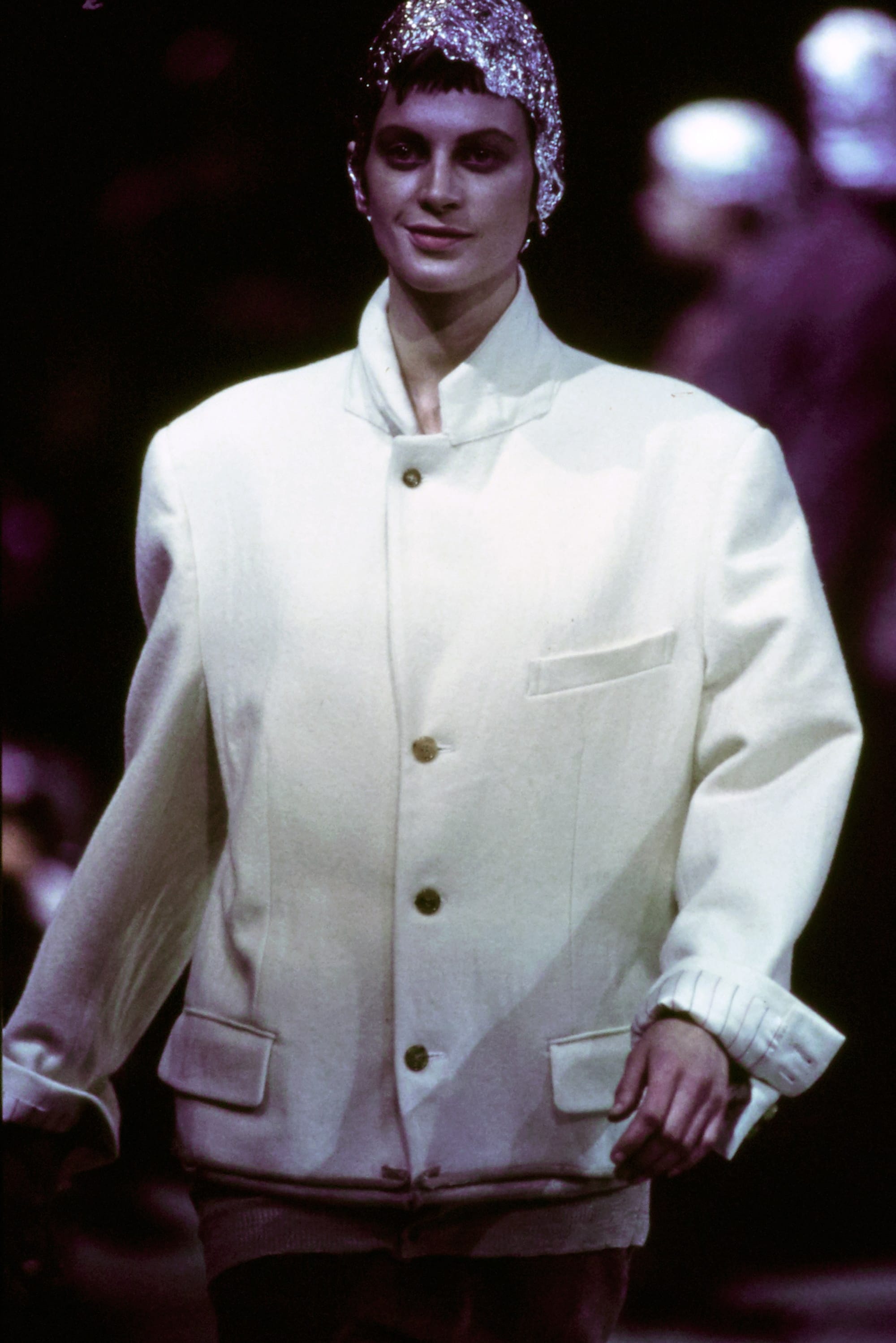 Comme des Garçons Fall 1993 Ready-to-Wear runway look 36: white oversized button-front jacket over dark layers.