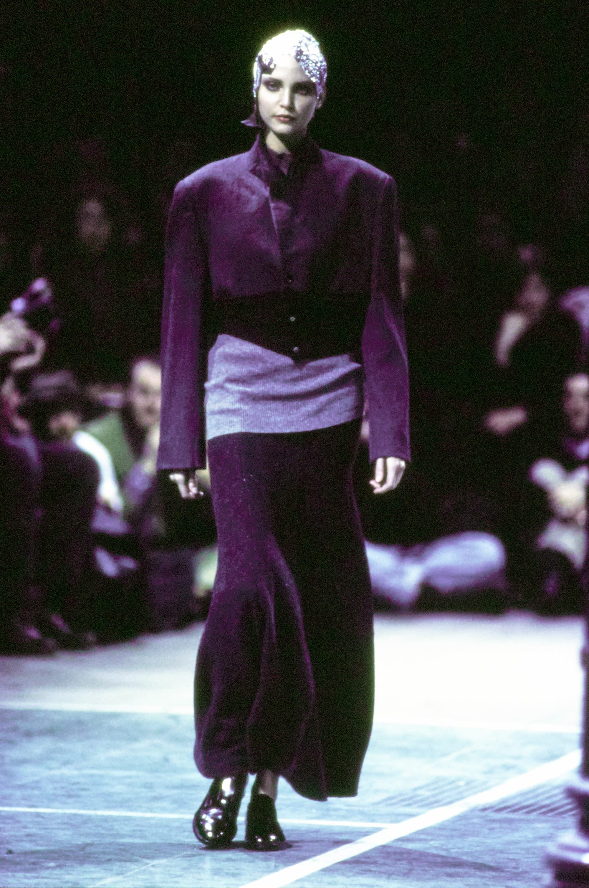 Comme des Garçons Fall 1993 Ready-to-Wear runway look 37: purple fitted top with pale waistband and long dark skirt.