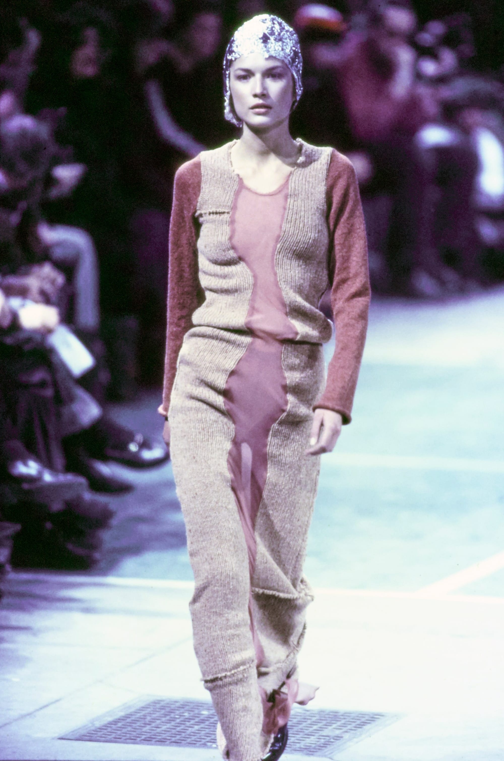 Comme des Garçons Fall 1993 Ready-to-Wear runway look 40: pink fitted jacket and matching trousers.