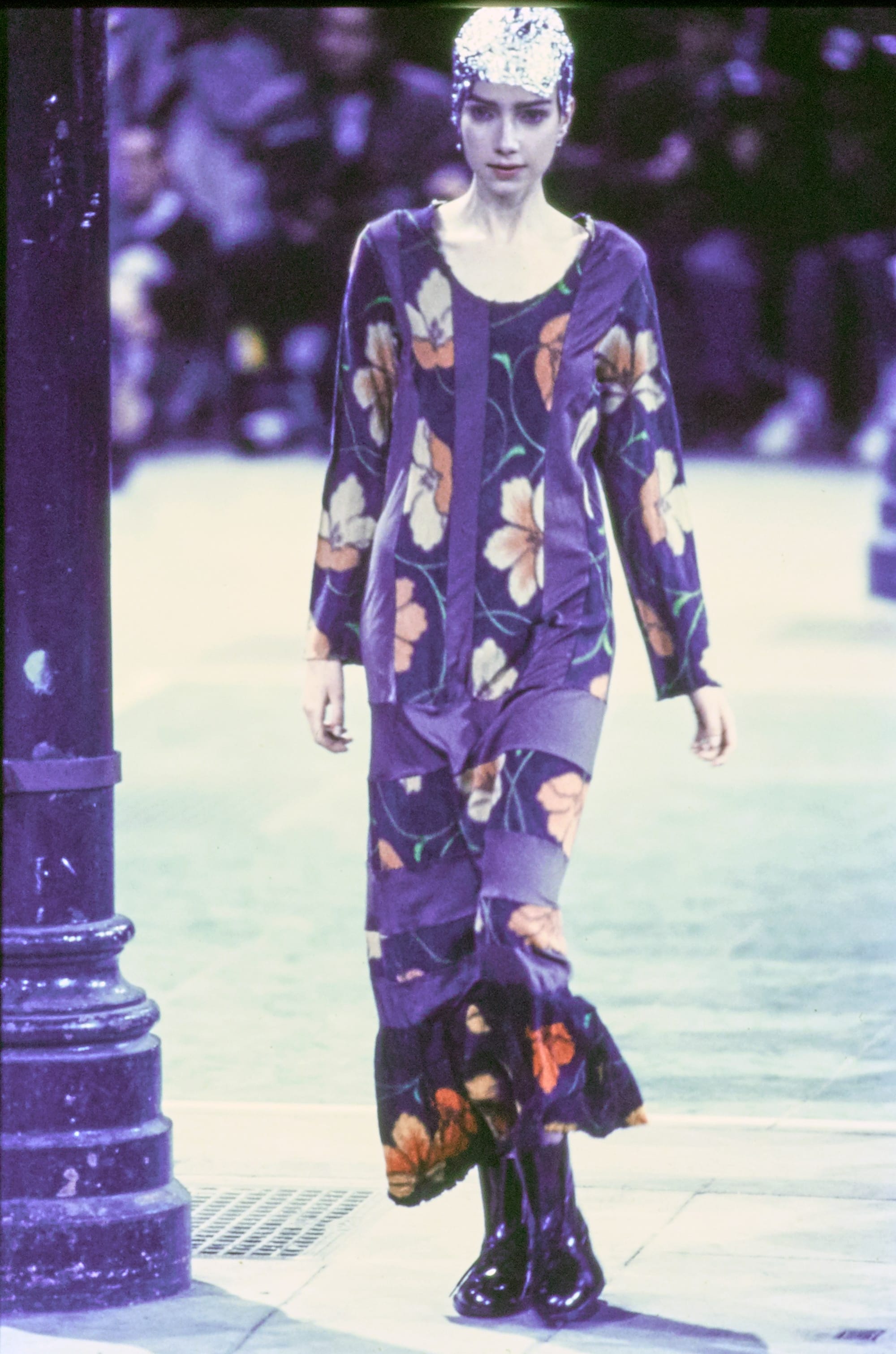 Comme des Garçons Fall 1993 Ready-to-Wear runway look 49: dark floral tunic and trousers.