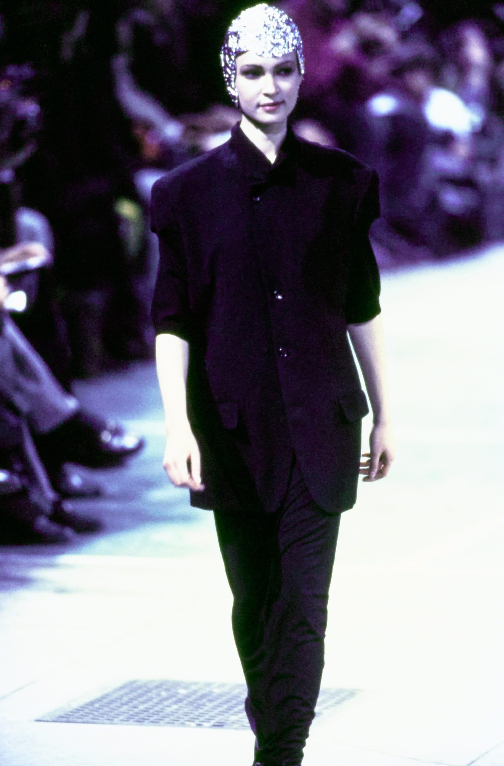 Comme des Garçons Fall 1993 Ready-to-Wear runway look 5: black long jacket with matching tapered trousers.
