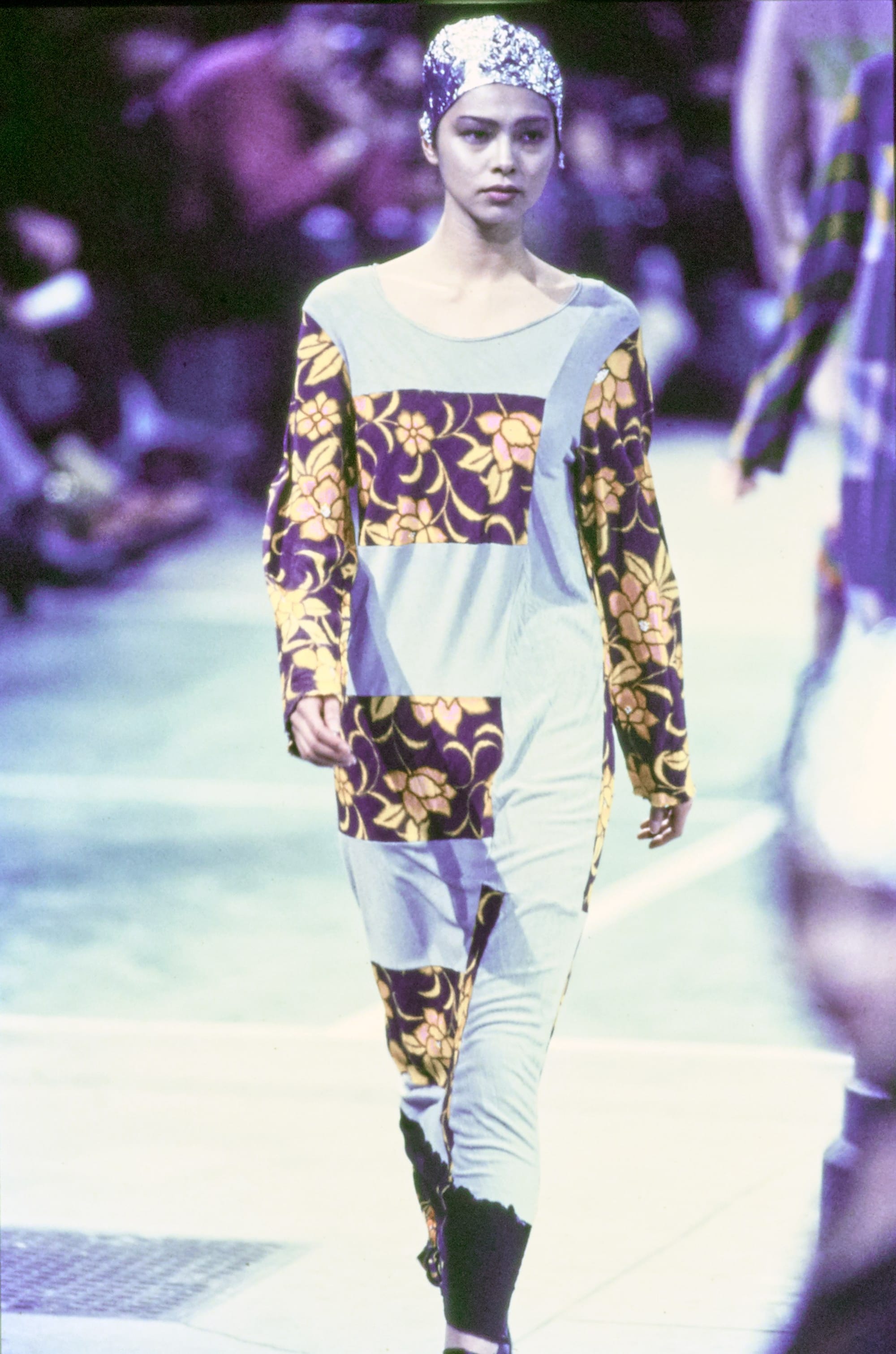 Comme des Garçons Fall 1993 Ready-to-Wear runway look 51: off-shoulder geometric floral top with cropped patterned trousers.