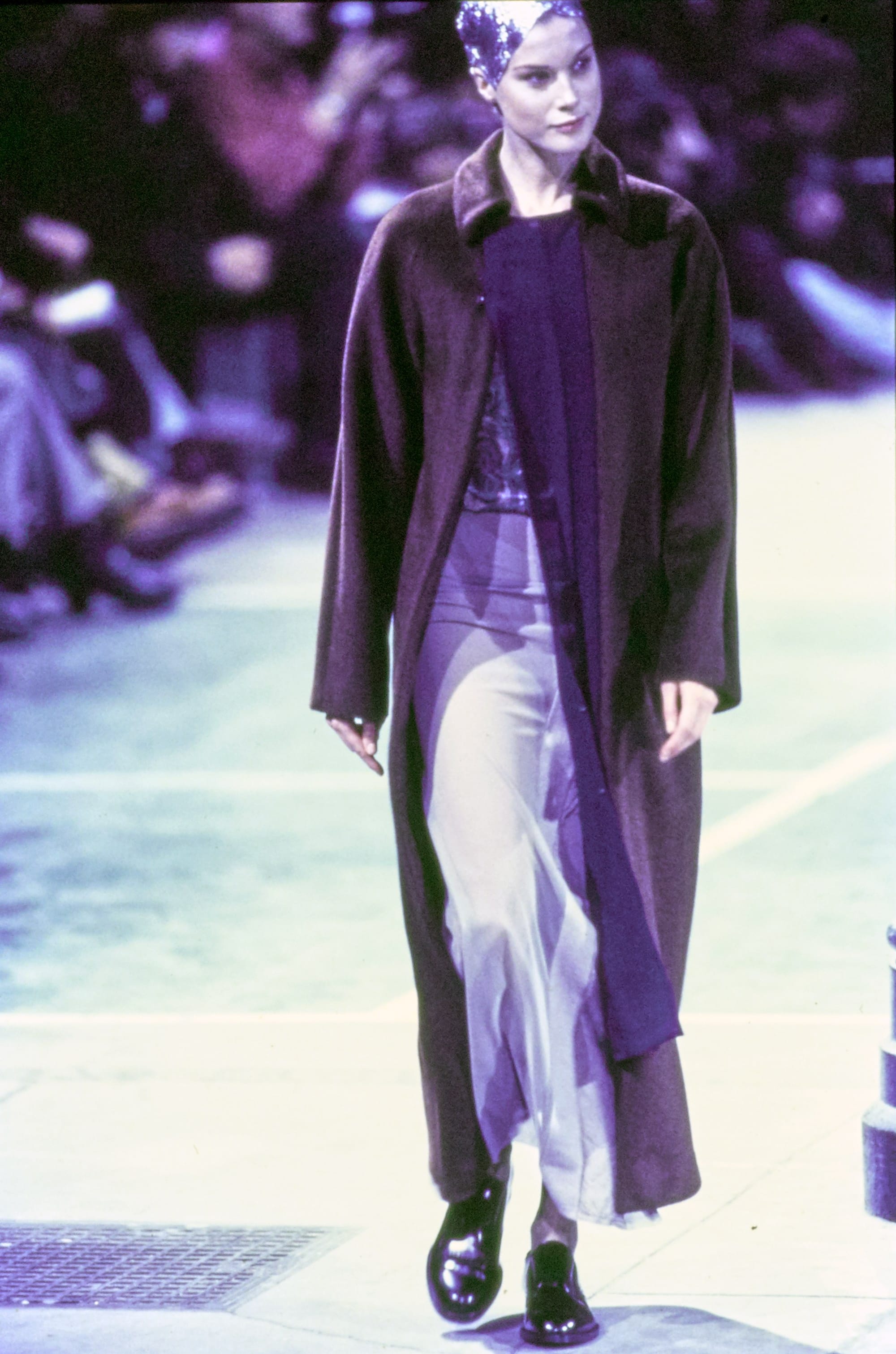 Comme des Garçons Fall 1993 Ready-to-Wear runway look 52: long dark coat over pale wide trousers.