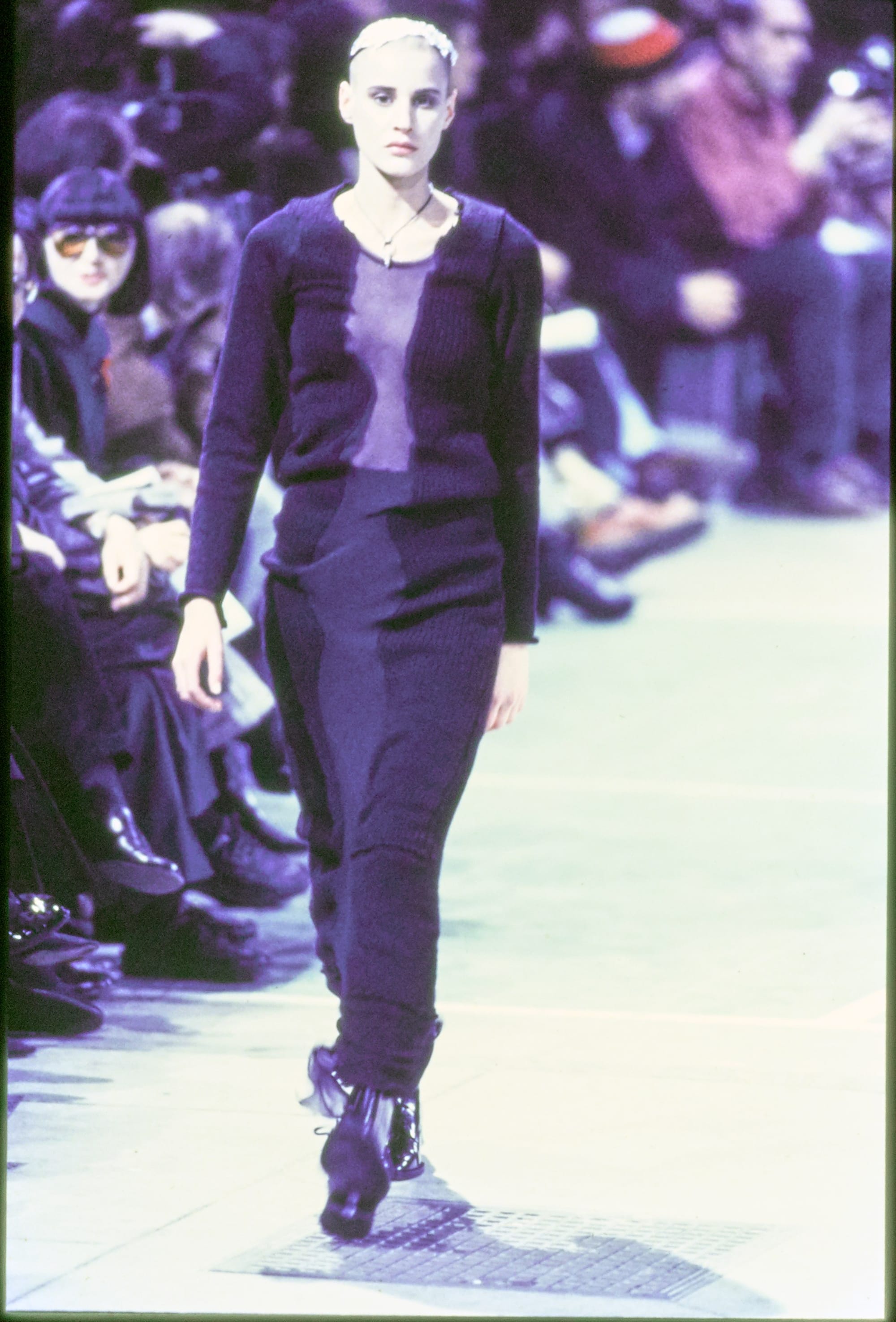 Comme des Garçons Fall 1993 Ready-to-Wear runway look 57: fitted black top and trousers.