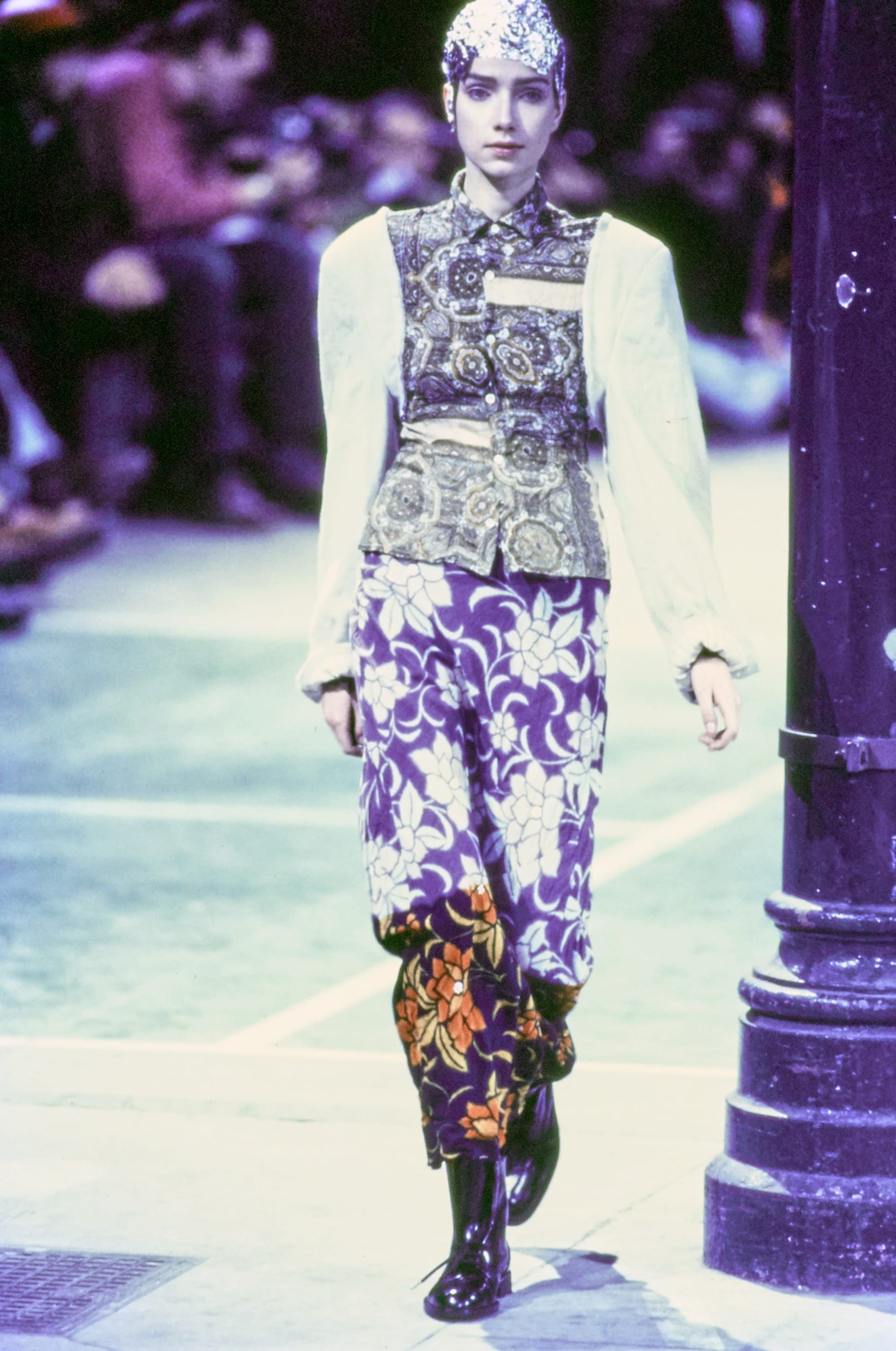 Comme des Garçons Fall 1993 Ready-to-Wear runway look 68: cream tank with purple graphic panel and floral trousers.