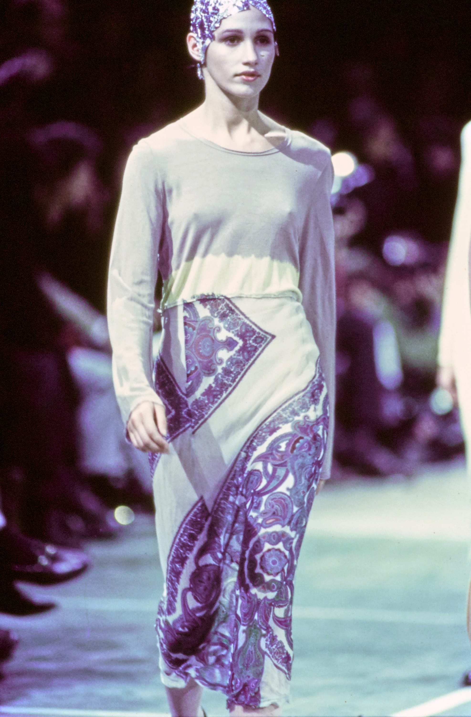 Comme des Garçons Fall 1993 Ready-to-Wear runway look 80: grey asymmetric top with purple patterned trousers.