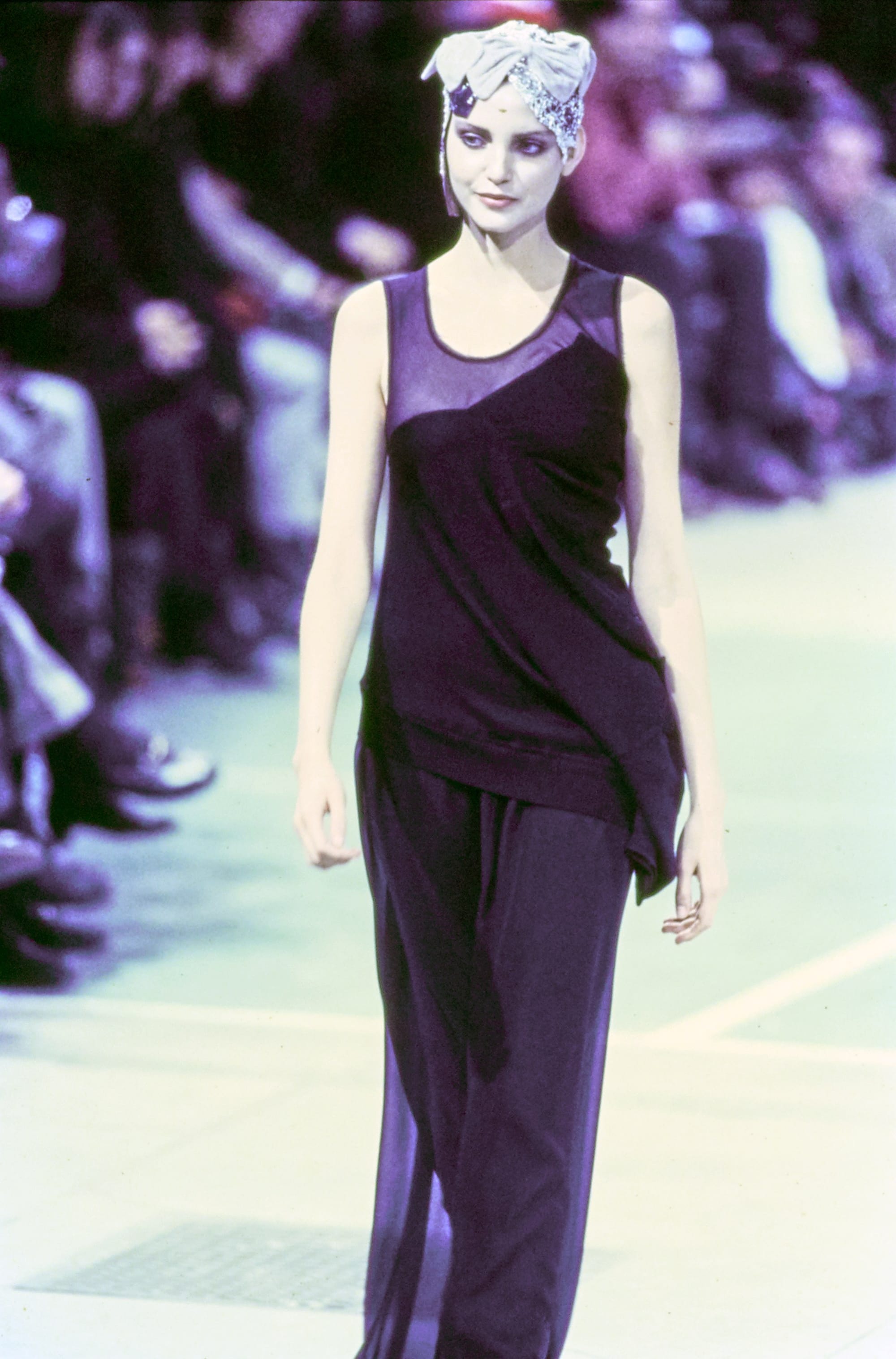 Comme des Garçons Fall 1993 Ready-to-Wear runway look 89: black sleeveless tunic and wide trousers.