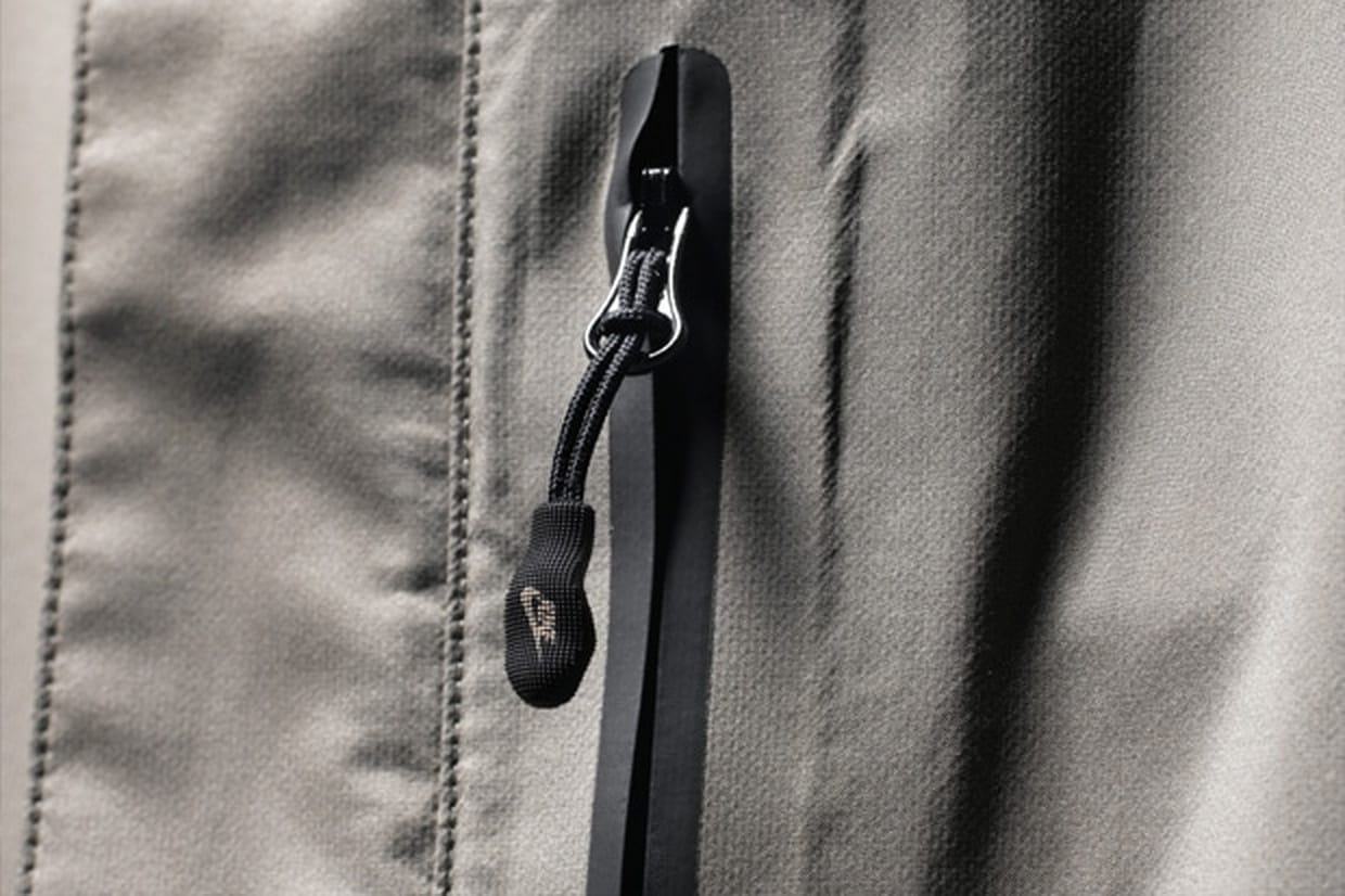Waterproof bonded zipper detail on the Nike Sportswear NSW M51 Parka