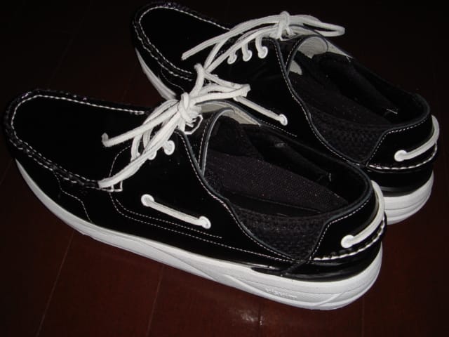 Black Visvim G.Sausalito shoes with white heel lacing and contrast stitching, viewed from behind.