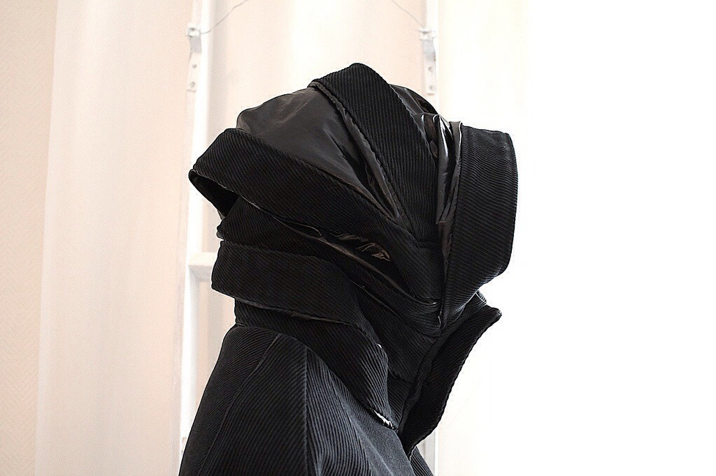 Anatomical Stowable Hood