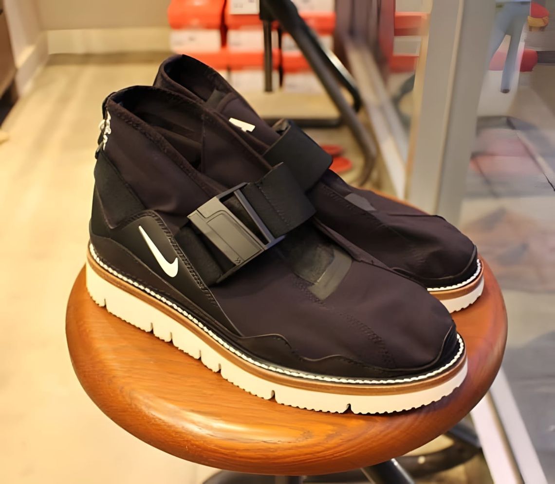 Nike Komyuter AA2211-001 in Black/Summit White on wooden stool at Kokubunji Shoes retail store, Tokyo.