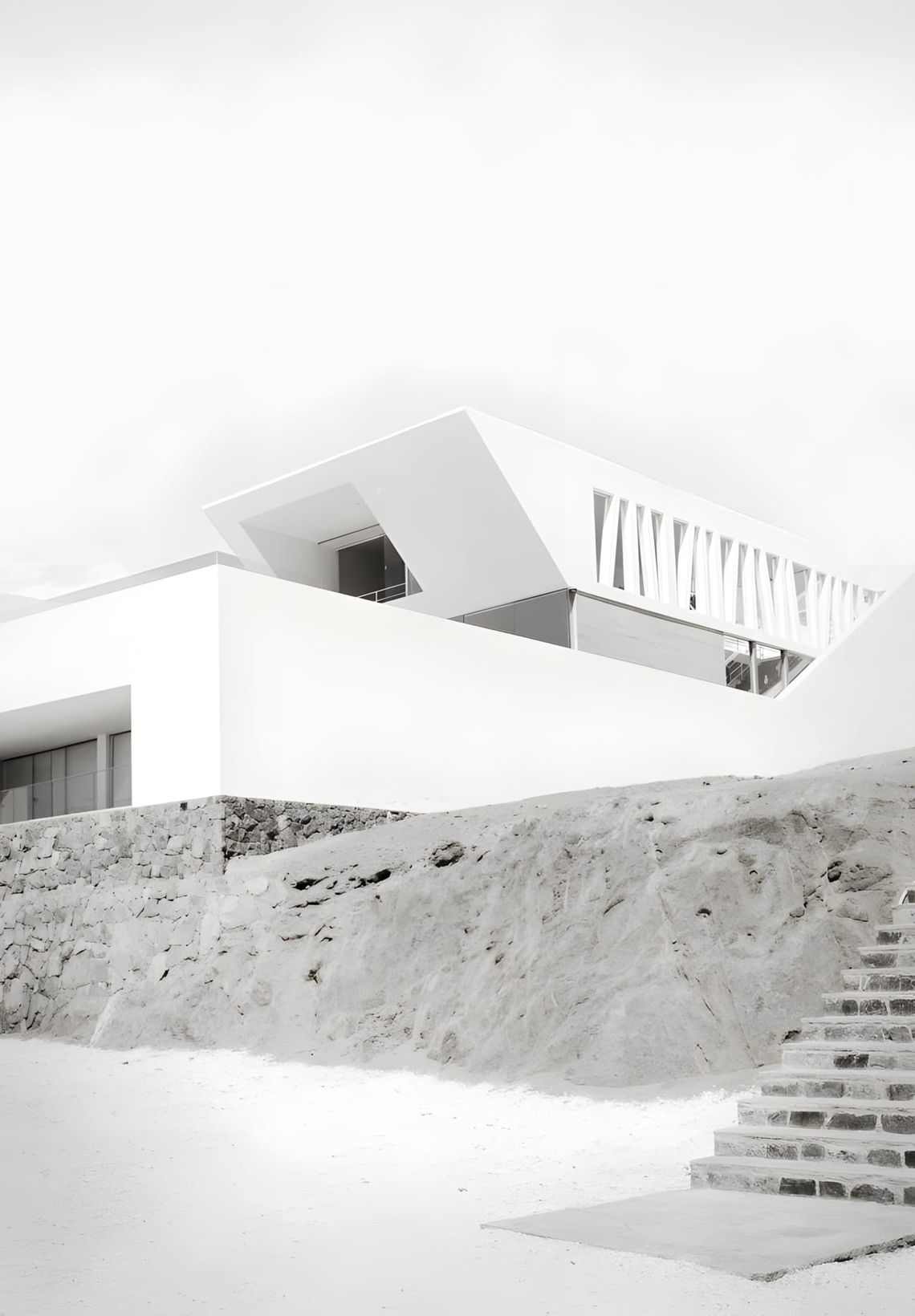 Exterior view of House Playa El Golf H4 by RRMR Arquitectos (riofrio+rodrigo arquitectos), a contemporary white concrete vaca