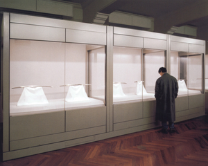 Arms 1 1999-2004 Chromogenic print Thomas Struth