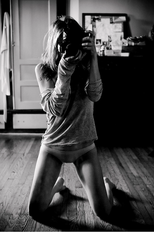 Emi Anrakuji — Fine Art Figure Photography