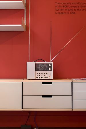 Braun T 1000 World Receiver by Dieter Rams