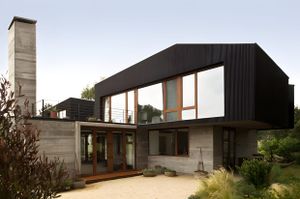 Rock House by UN Arquitectura / Juan Pablo Nazar
