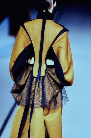 Yohji Yamamoto Fall 1995 Ready-to-Wear