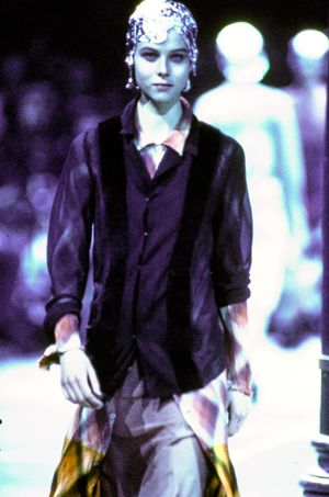 Comme des Garçons Fall 1993 Ready-to-Wear — Synergy