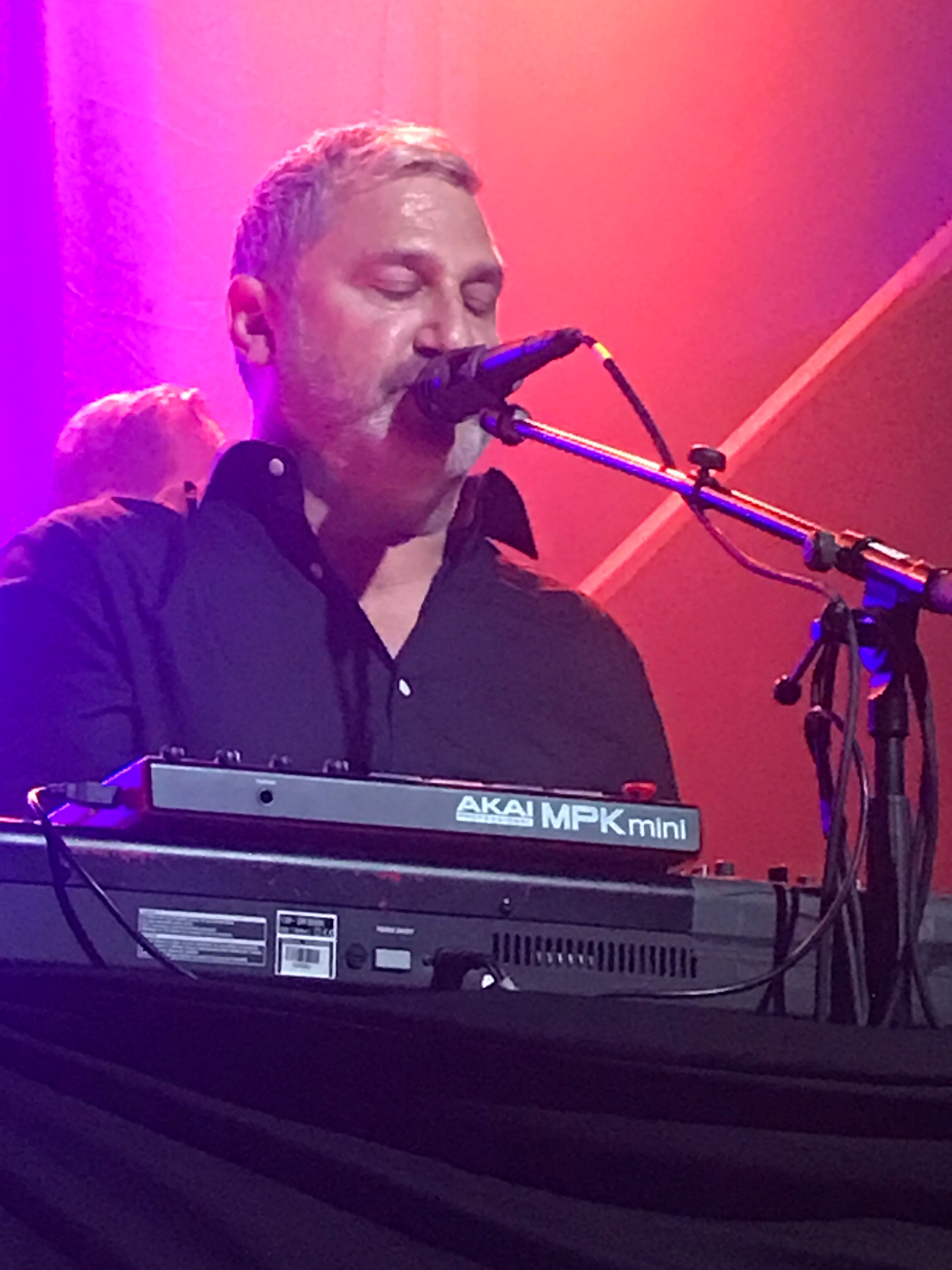 <p><em>the keyboard stylings of mr greg dulli</em></p>