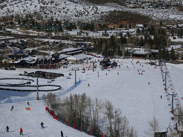 Vail Bets on Returning Skiers as Advance Pass Sales Fall