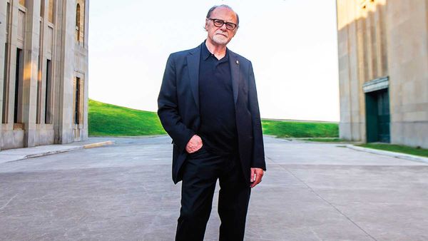 Cover image for Don’t Look Back by Bernie Senensky