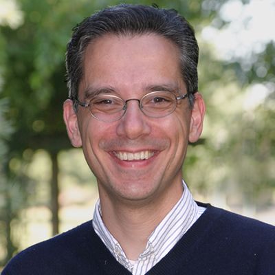 Dr Lee C. McIntyre