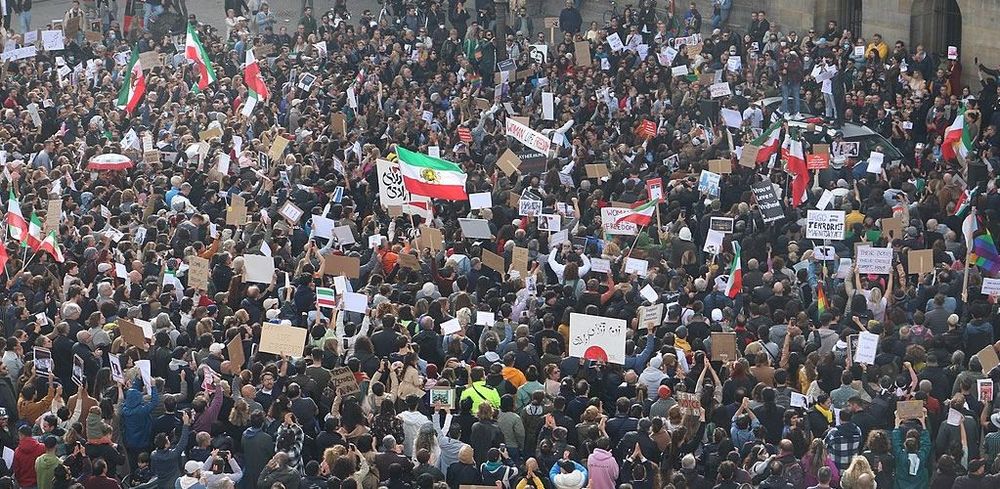 Iran: ‘Hijab’ protests challenge the legitimacy of the Islamic Republic post image