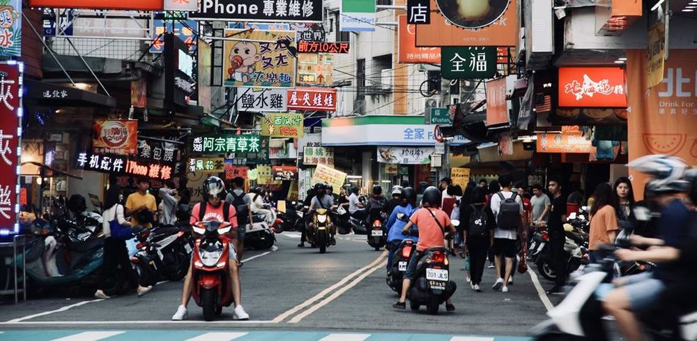 Macron stirs up trouble by asking Europe to take it slow with Taiwan post image