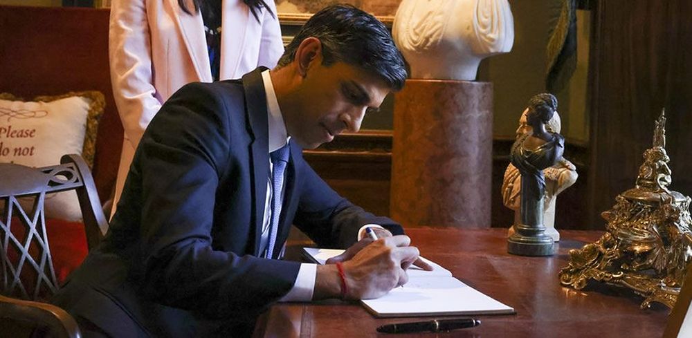 Sunak’s erasable ink pens raise big questions about transparency post image