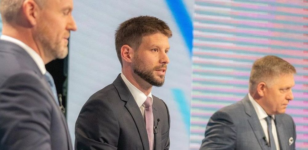 Slovakia may be about to elect a government which plans to halt aid to Kyiv post image