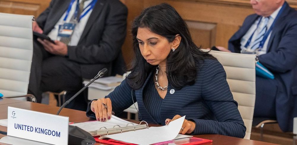 Suella Braverman: Why the home secretary can’t force the police to cancel a pro-Palestine march post image