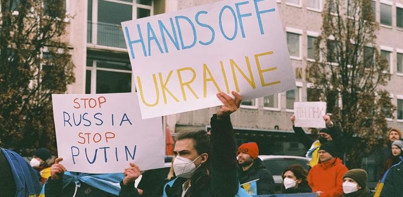 The War in Ukraine puts the brakes on global economic recovery. post image