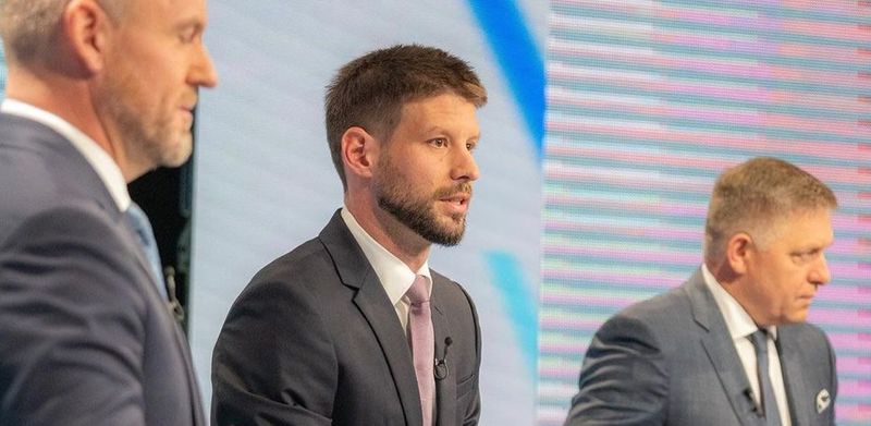 Slovakia may be about to elect a government which plans to halt aid to Kyiv post image