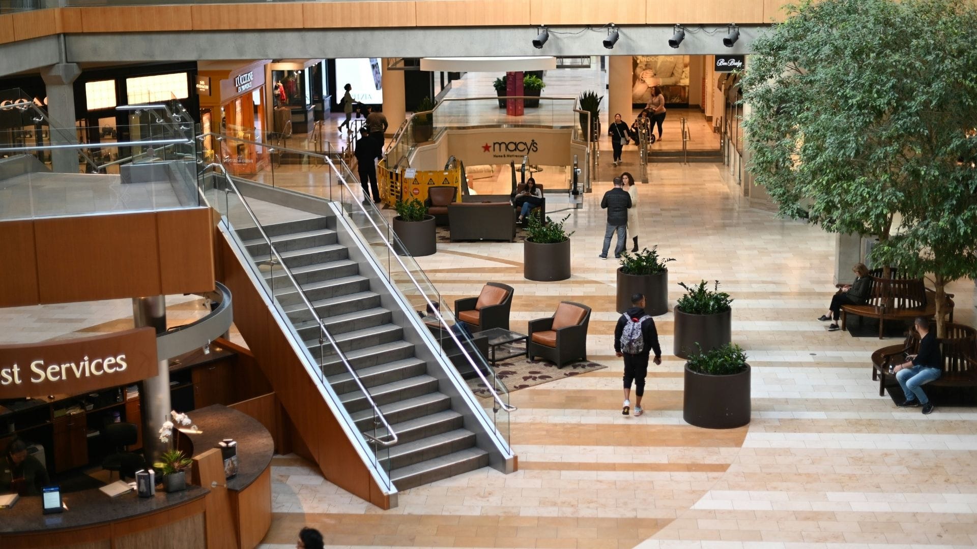 LiDAR technology tracking passenger movement in airport retail.