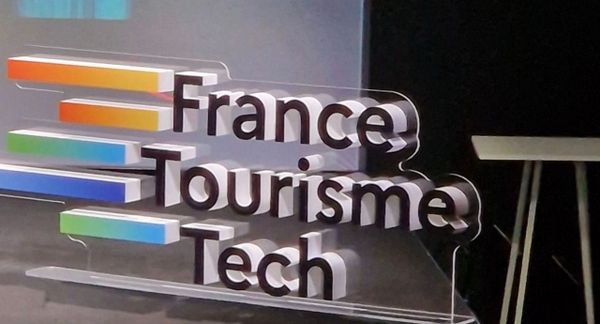 Outsight honored at France Tourism Tech event with award for travel innovation.