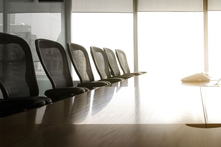 Historien om det lokale forsyningsselskab i Hillerød 5 - Kontormøbler for millioner #13