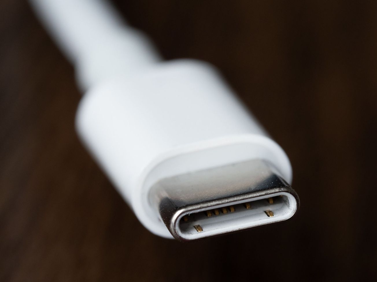 iPhones Must Support USB-C to Comply with New EU Regulation by 2024