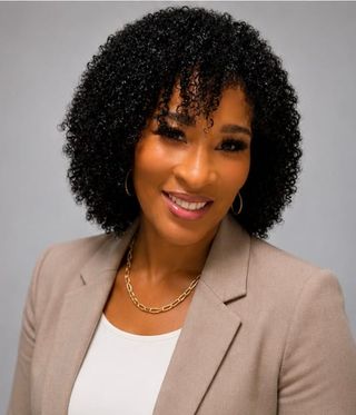  Erica T. Capri
