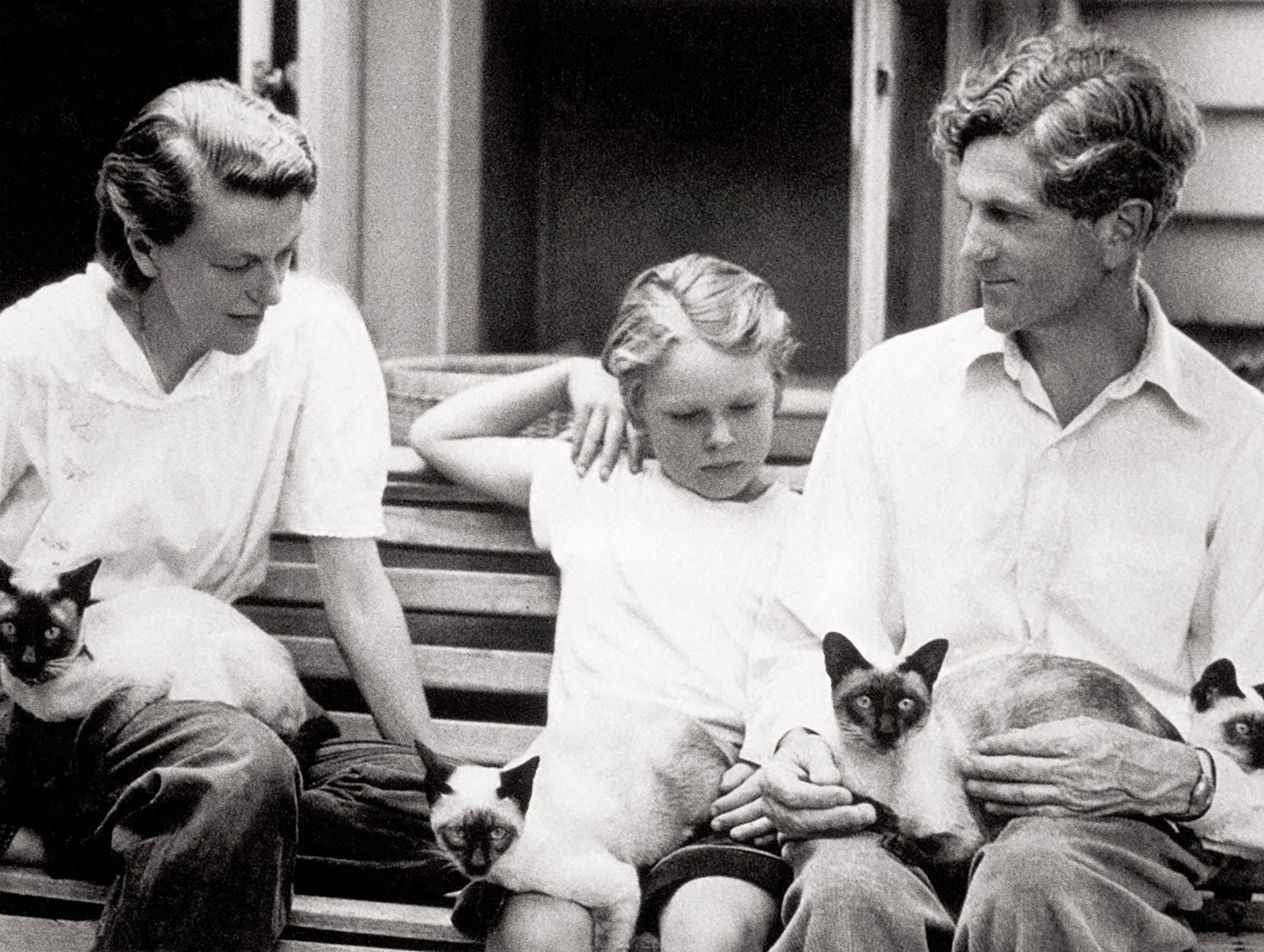 Sunday, Sweeny and John Reed 1953, Heide Museum of Modern Art. Photographer Unknown. Australian couple with kid and three siamese cats.