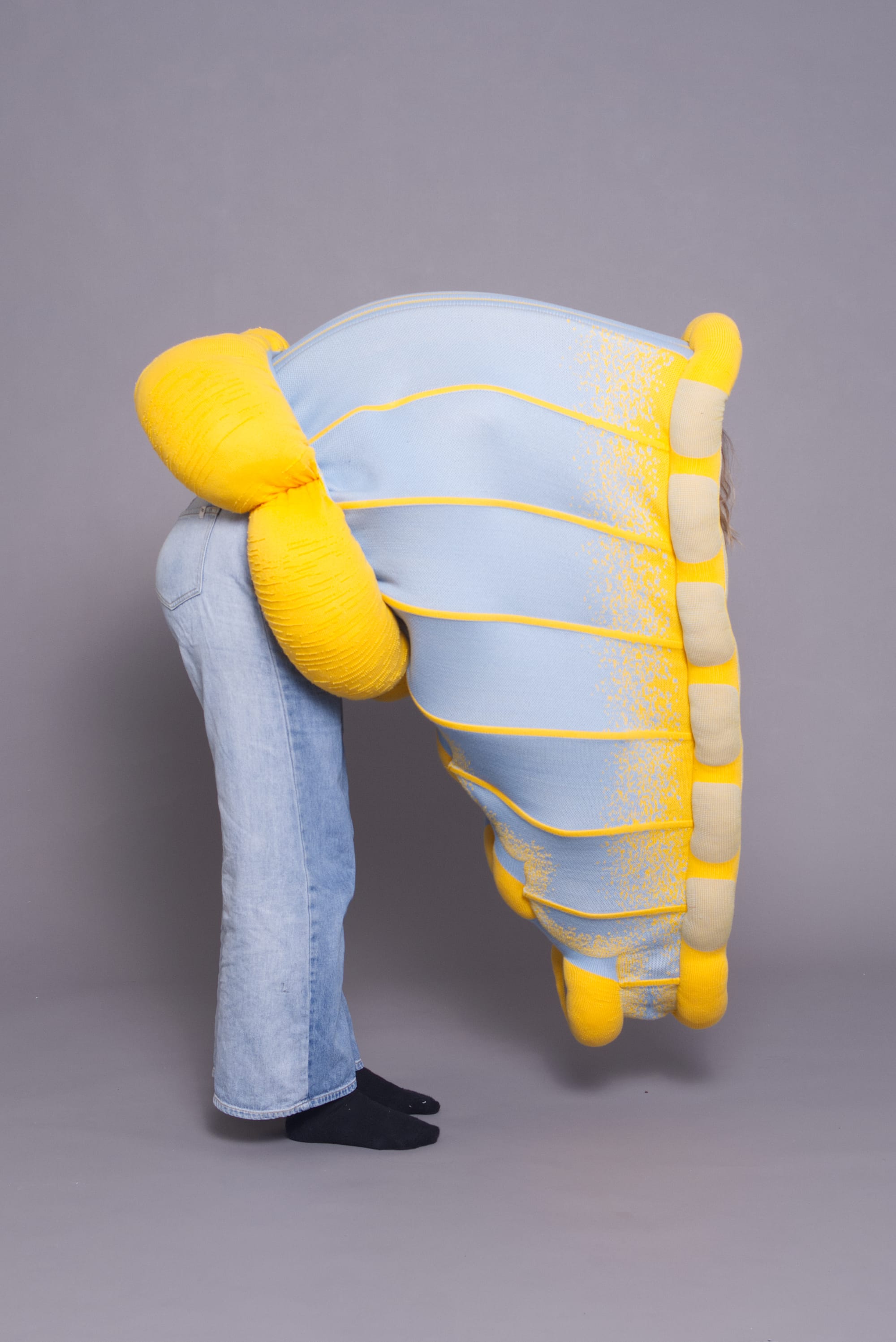Tussuq by Luna Haverkorn. Photography by Luna Haverkorn. Yellow and blue knitted, interactive furniture innovation design.