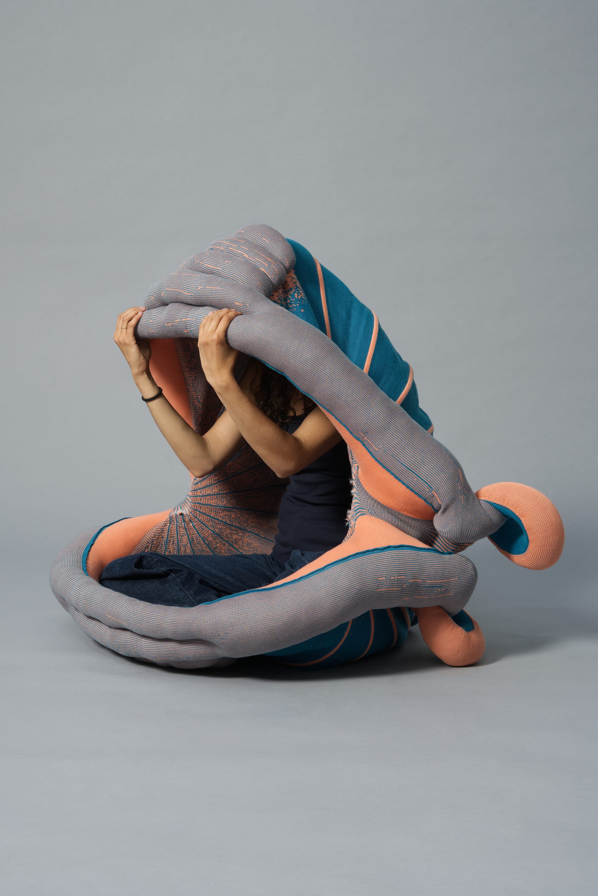 Noulis by Luna Haverkorn. Photography by Kasper Heden Andersen. Mussle shaped, interactive furniture piece.