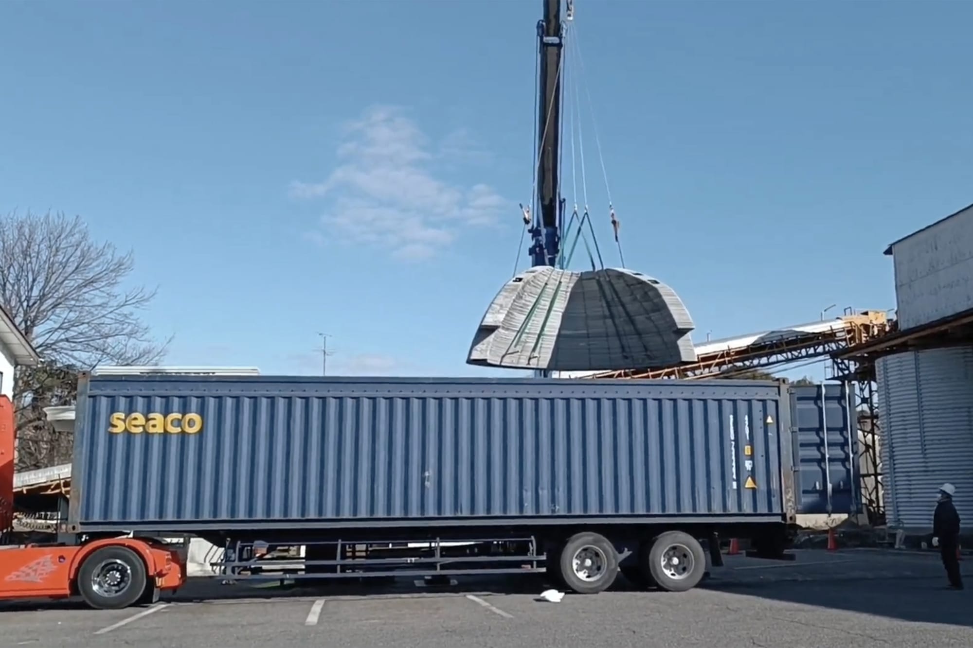 Transportation of 3D printed concrete house construction piece.