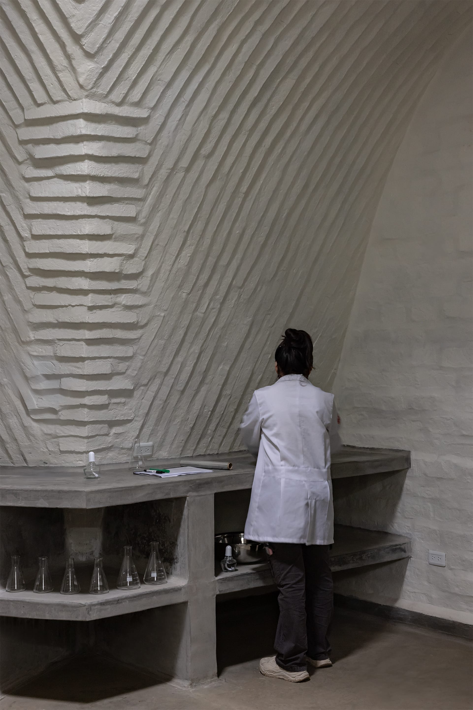 Inside a white laboratory with Lak'a UTA technique.