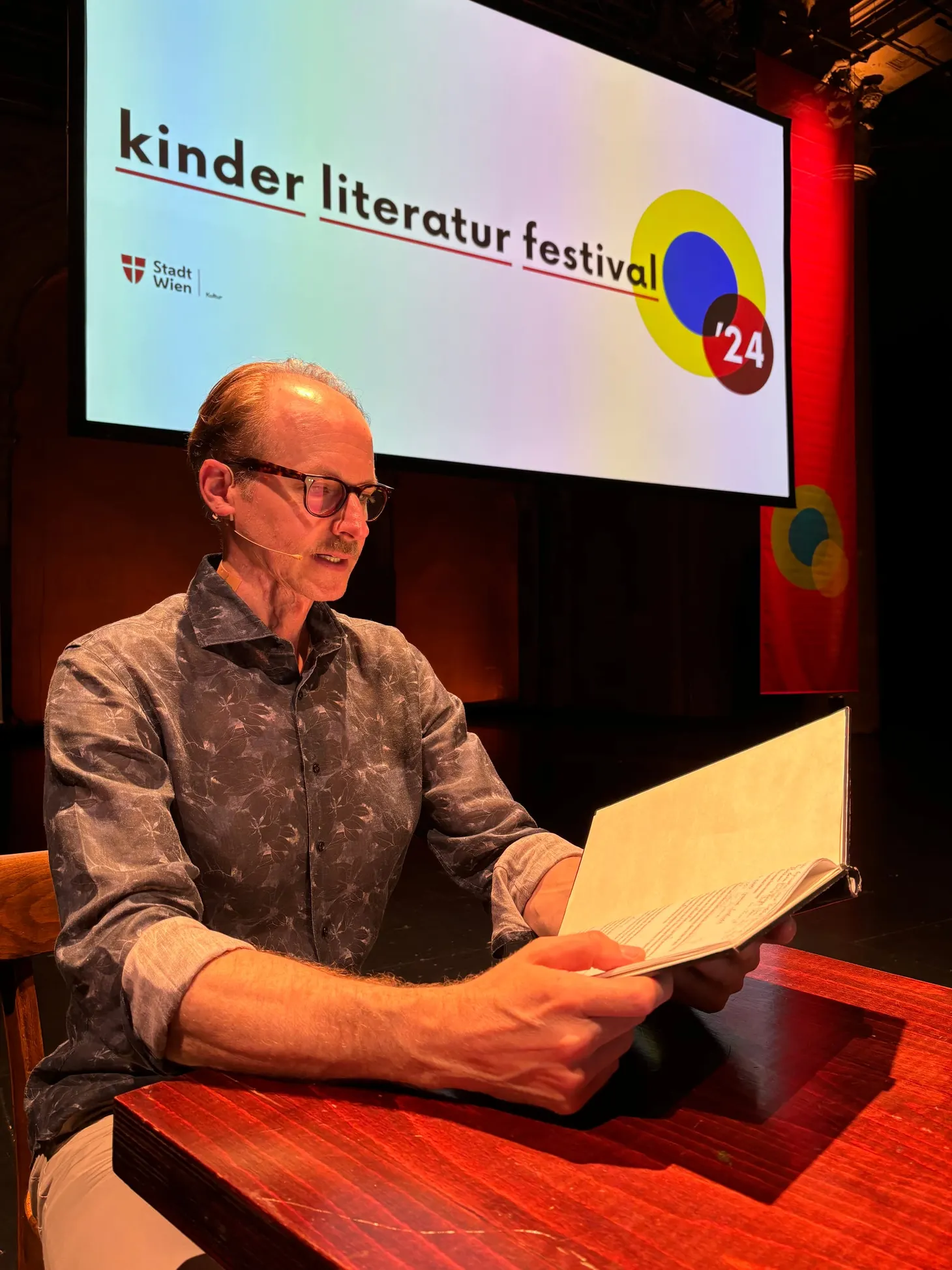 Mit der Lesung beim Kinder-Literatur-Festival im Odeon verabschieden wir uns in die Sommerpause