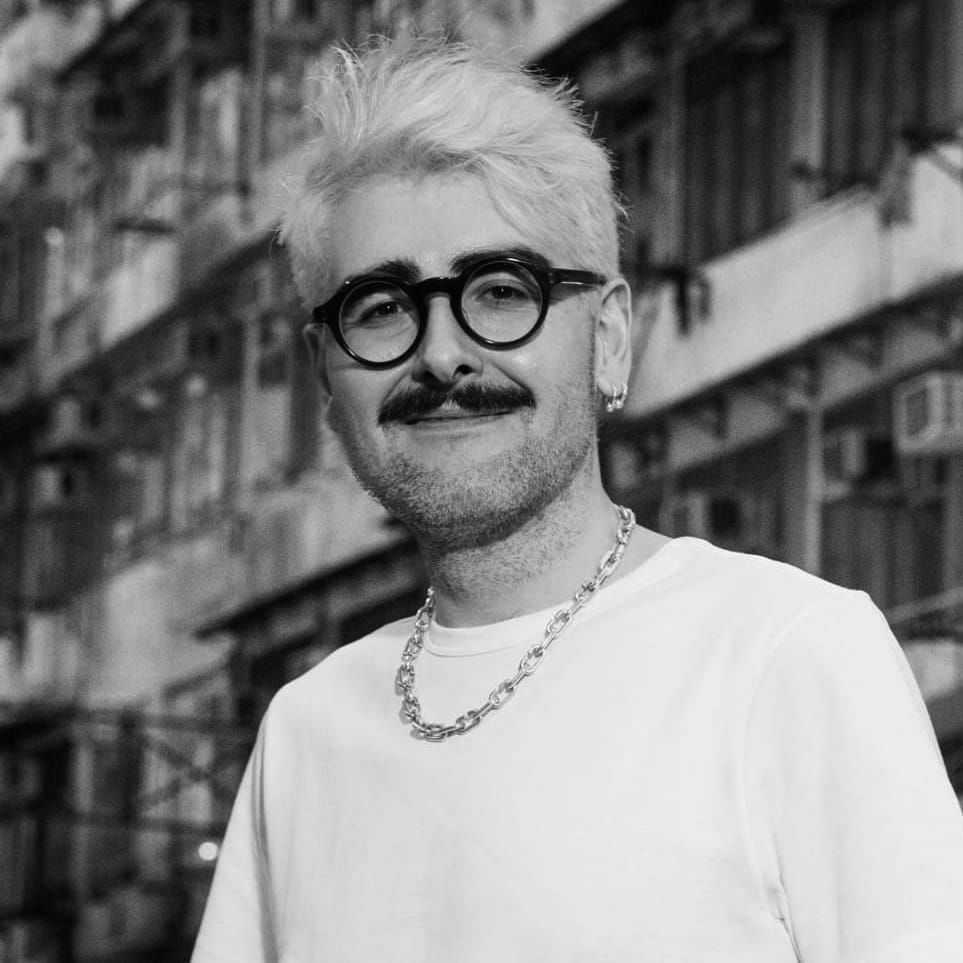 Whispering Gallery: The Cratable Hedge and the Colonial Hangover